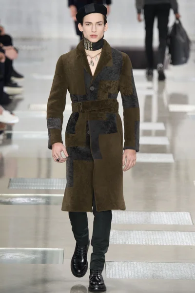 Look 15